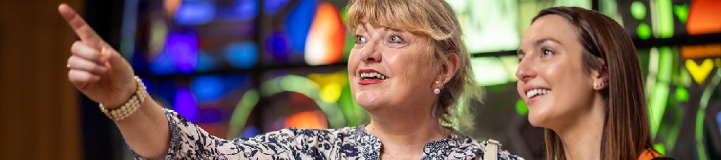 Visiteurs de la Cité du Vitrail