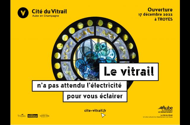 Affiche d'ouverture Affiche "Le vitrail n'a pas attendu l'électricité pour vous éclairer" Affiche d'ouverture Affiche "Le vitrail n'a pas attendu l'électricité pour vous éclairer"