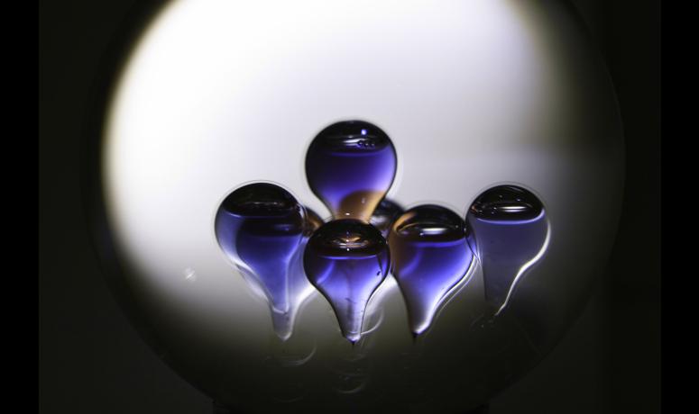Nanoparticules d'or encapsulées dans du verre en mouvement